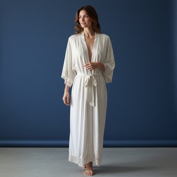 Naotori Other - Natori ivory full-length bridal robe with romantic lace trim